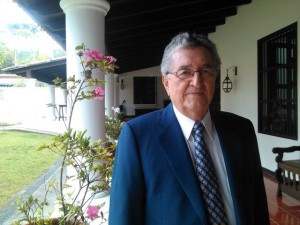Rafael Bayón cuenta con casi sesenta años dedicados a la enseñanza de las matemáticas.