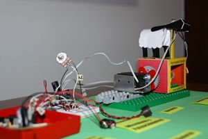 Estudiantes crearon robots lúdicos, obreros y rescatistas