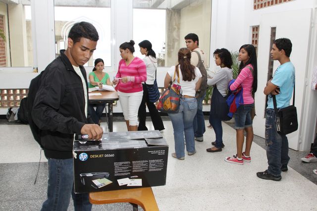 Estudiantes votan en segunda vuelta por las nuevas tarifas del comedor