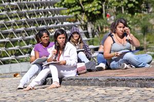 Conversaciones político-académicas: Comprendiendo a Venezuela en Descubre a la Simón
