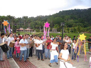 Aguinaldos, villancicos y teatro en Pregón Navideño 2012