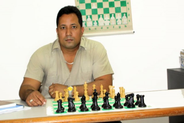 Entrenador de ajedrez uesebista participará en Abierto de Moscú