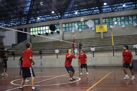 Voleibol y fútbol iniciaron calendario de los Intercarreras 2013