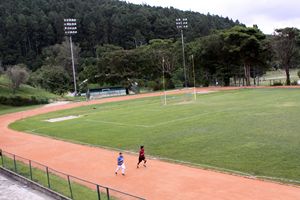 Fútbol, softbol, kickingbol y ultimate en fases decisivas en los Intercarreras 2013