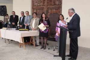 El profesor Hernán Castillo leyó el veredicto del Concurso de Cuento.