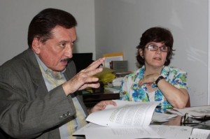 Antonio Méndez, coordinador general de la Fundación Fondesibo, y Cecilia Hernández de Barroso, asistente a la Coordinación General 