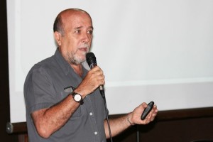 El profesor Emilio Herrera del Departamento de Estudios Ambientales de la USB, compartió sus hallazgos sobre el chigüire.