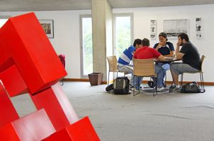 Renovación de convenios con universidades francesas y española
