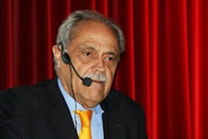 El rector Enrique Planchart.