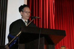 Antonio Barriola, profesor del Departamento de Química, pronunció el Discurso de Orden.