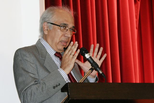 Marino González fue incorporado como miembro de la Academia Nacional de Medicina
