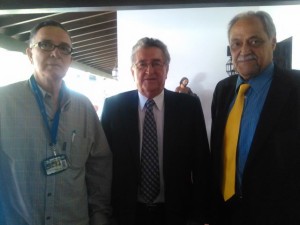 Rafael Bayón con el rector Enrique Planchart y el cronista de la USB, Luis Loreto.