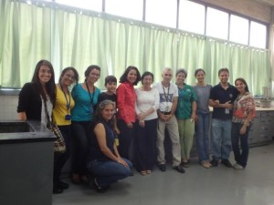 Profesores, técnicos y estudiantes del programa de Ciencia de los Alimentos.