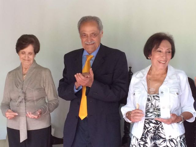 Aracelis y Luisa reconocidas por sus casi cuatro décadas de trabajo en el Consejo Directivo