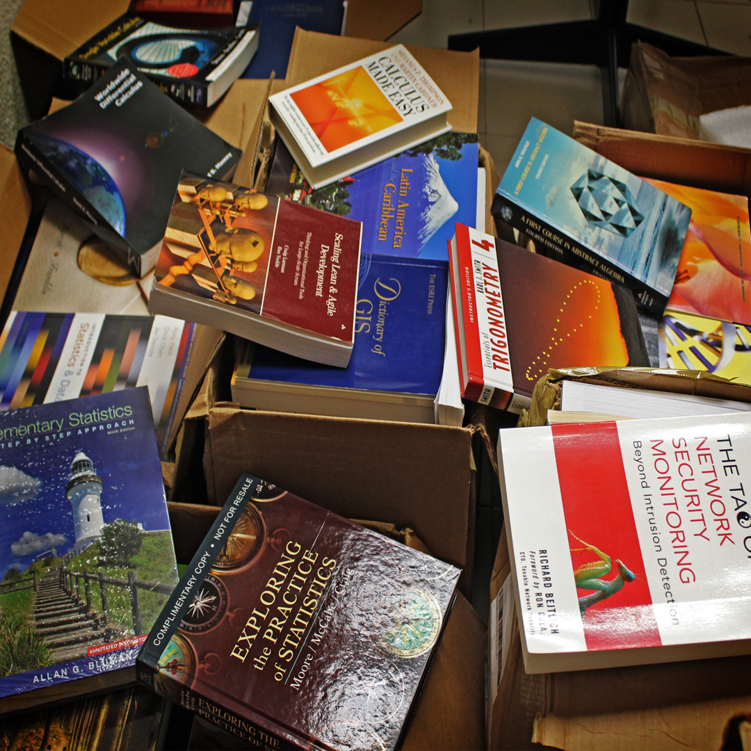 Biblioteca pone a disposición libros de Biología, Matemáticas y áreas afines