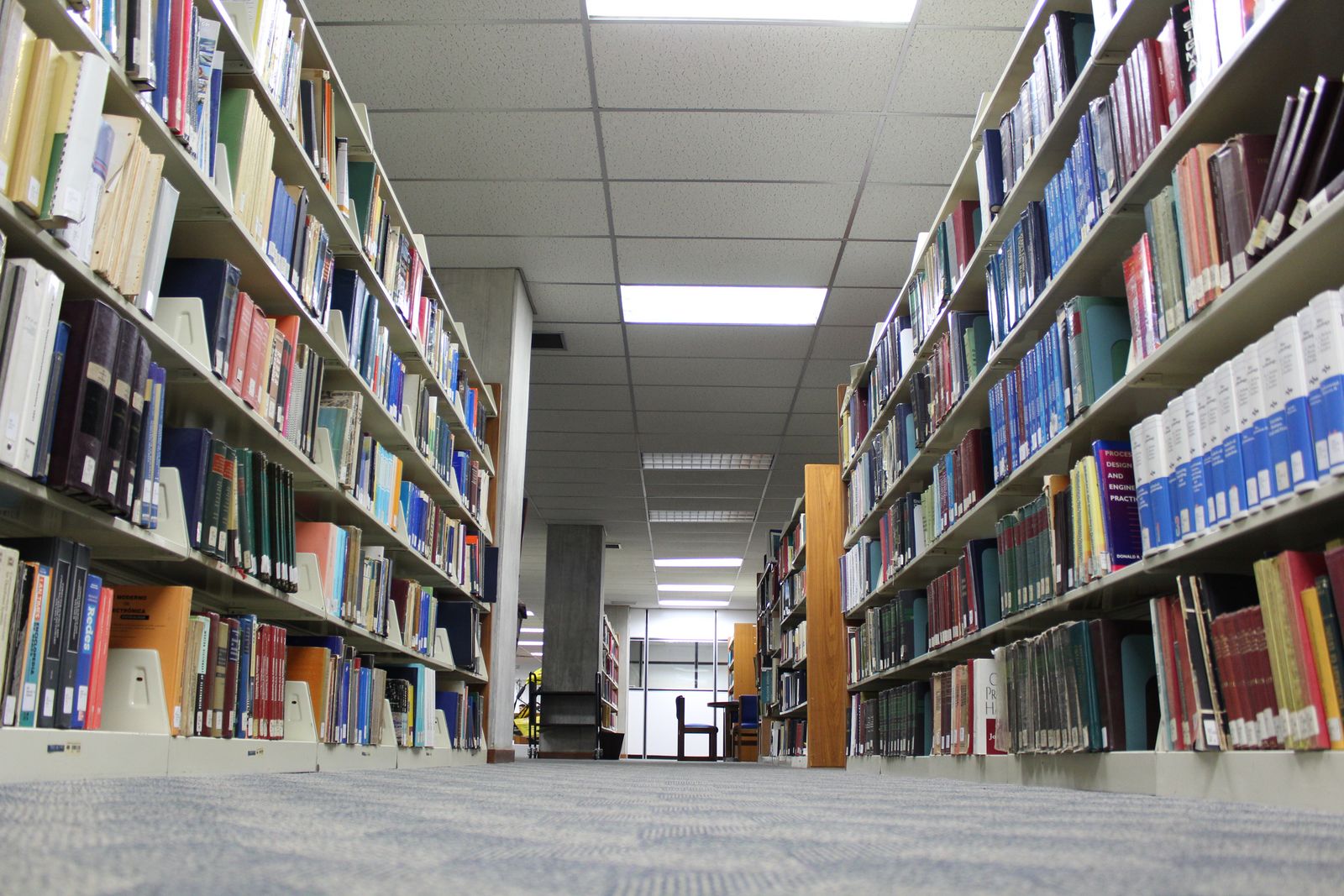 Biblioteca extiende período de devolución de libros en préstamo