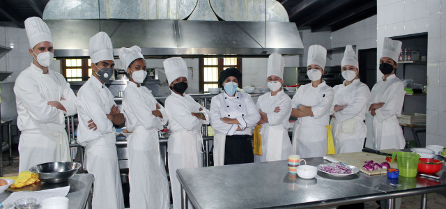 Restaurante Escuela Camurí Alto reinició prácticas de cocina y servicio al público